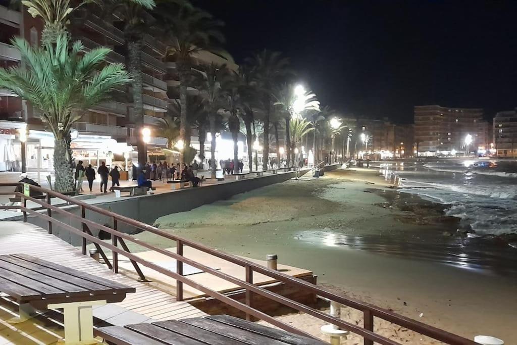 Apartment Los Locos Beach With Balcony And Wi-Fi Torrevieja Eksteriør billede
